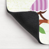 Schattigee lenteuil met een bloemetje in haar snav muismat (Hoek)