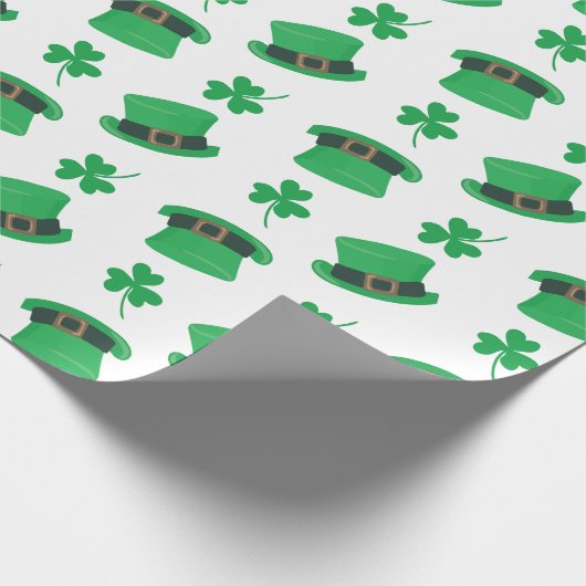 Schattigee Leprechaun petten en shamrocks patroon Cadeaupapier (Hoek)