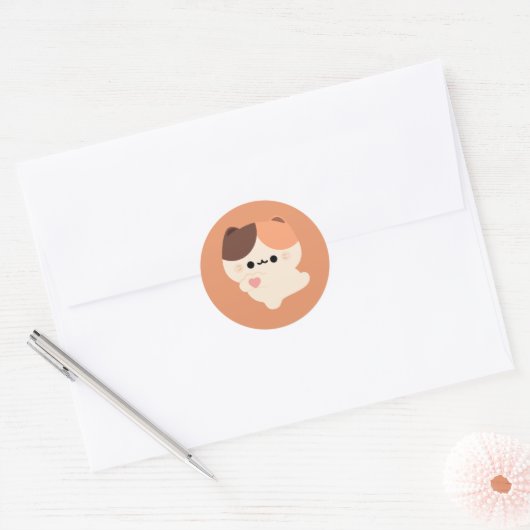 Schattigee liefde Tortie Cat Ronde Sticker (Envelop)