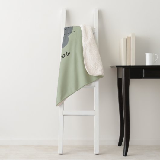 Schattigee Lion Illustration Sage Green Custom Bab Sherpa Deken (In situ)