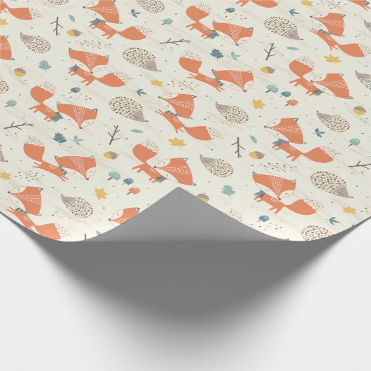 Schattigee Little Fox en Hedgehog met herfstblader Cadeaupapier (Hoek)