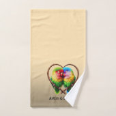 Schattigee Lovebirds Knuffelen in een hartvormige Bad Handdoek (Handdoek)