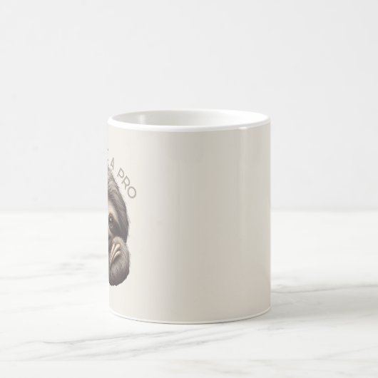 Schattigee luiaard chillin als een pro koffiemok (Center)