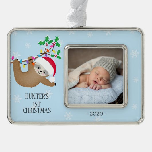 Schattigee Luiaard Eerste Kerstfoto Verzilverd Omlijst Ornament (Voorkant)