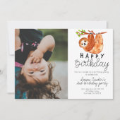 Schattigee luiaard kind verjaardagsfoto uitnodigin kaart (Voorkant)