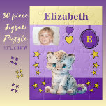 Schattigee luipaard fotonaam paarse geel kinder legpuzzel<br><div class="desc">30 stuk puzzel voor kinderen. Met een schattige luipaard,  met sterren en liefdesharten. Voeg een naam,  initiaal en een foto toe. Kleurenschema: paarse en gele cadeau idee voor kinderen.</div>