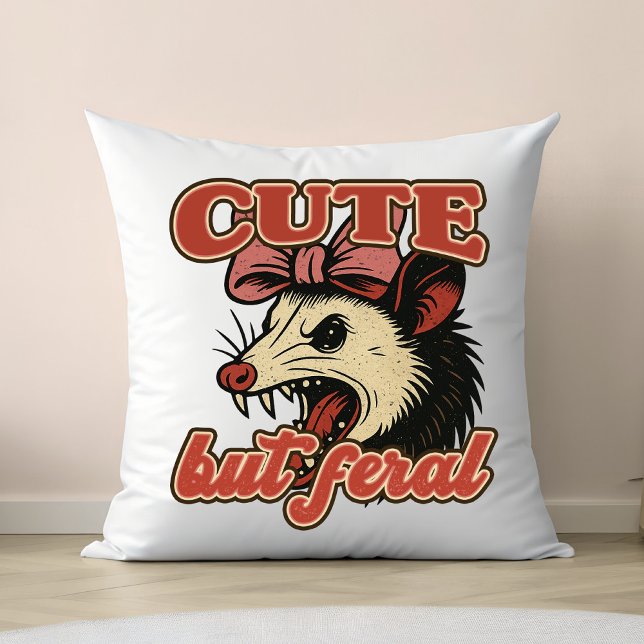 Schattigee maar wilde possum:  sarcastische Humor Kussen (This cute but feral possum design is made for anyone who loves sarcasm with style!)