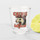 Schattigee maar wilde possum:  sarcastische Humor Shot Glas (Voorkant)