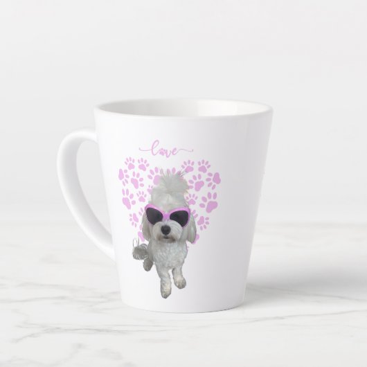Schattigee Maltese hond met roze zonnebril en Paw Latte Mok (Linkerhoek)