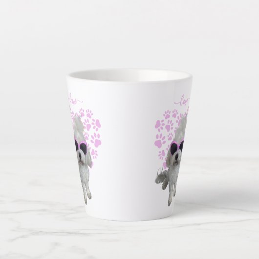 Schattigee Maltese hond met roze zonnebril en Paw Latte Mok (Voorkant)