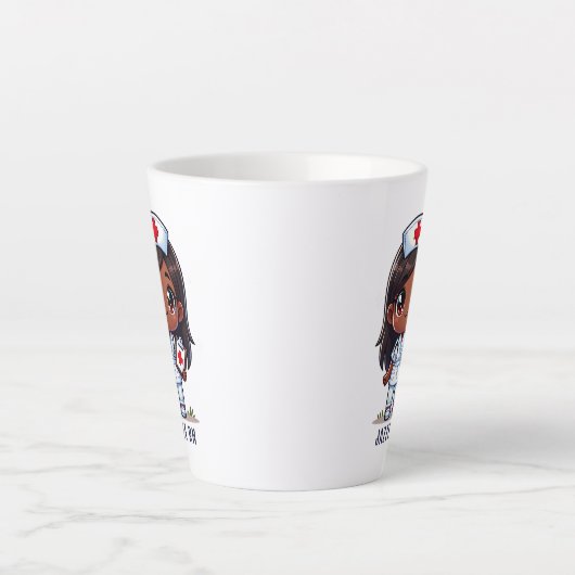 Schattigee Manga Zwarte Verpleegster Bruin Haar en Latte Mok (Voorkant)