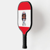 Schattigee Manga Zwarte Verpleegster Bruin Haar en Pickleball Paddle (Links)