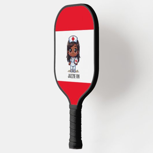Schattigee Manga Zwarte Verpleegster Bruin Haar en Pickleball Paddle (Links)