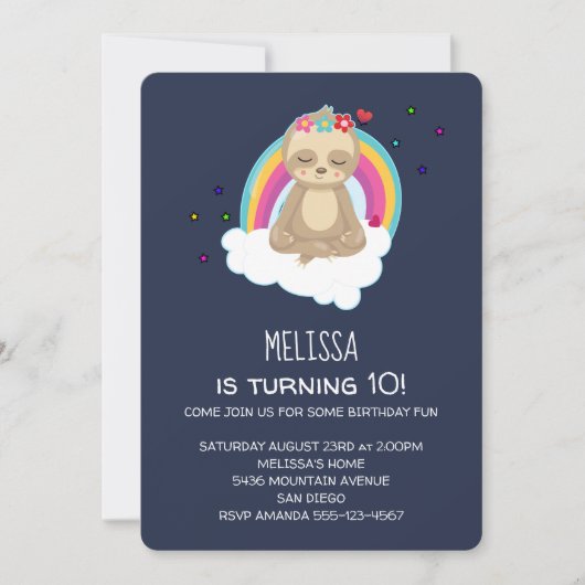 Schattigee mediterende luiaard op een Cloud Birthd Kaart (Voorkant)