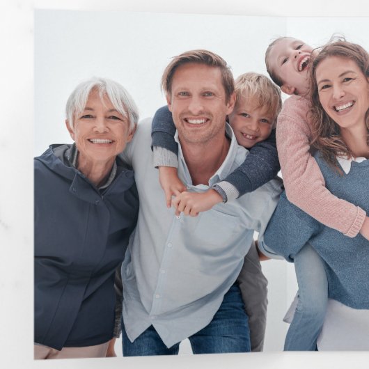 Schattigee met sneeuw bedekte kersthuisjes 4-foto drieluik kaart (Binnenzijde eerst)