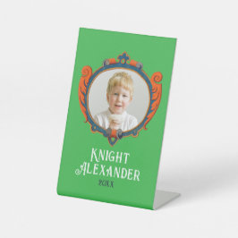 Schattigee middeleeuwse heraldische wapenschild ri reclamebord met voetstuk