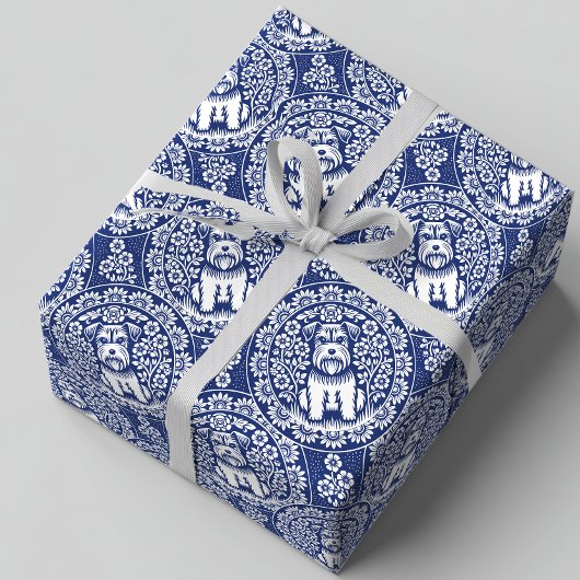 Schattigee Miniatuur Schnauzer in een bloementuin Cadeaupapier