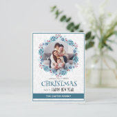 Schattigee Moderne Mistletoe Blauwe Kerstkrans Fot Feestdagenkaart (Staand voorkant)