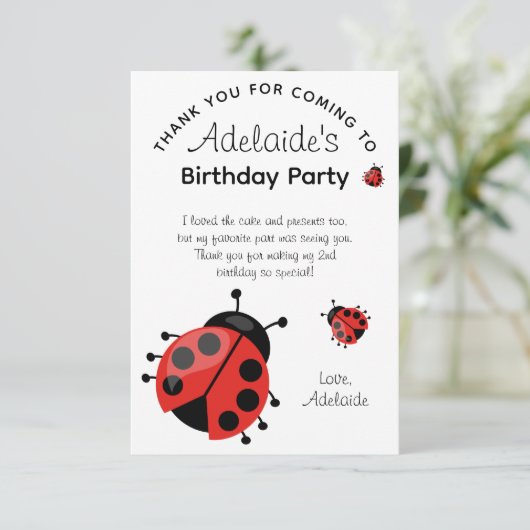 Schattigee moderne rode lieveheersbeestje verjaard bedankkaart (Staand voorkant)