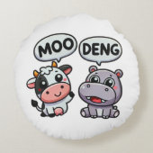 Schattigee Moo Deng & Koe Fun Rond Kussen (Achterkant)