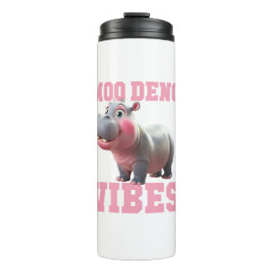 Schattigee MOO DENG VIBES Only Baby Hippo Kinderga Thermosbeker