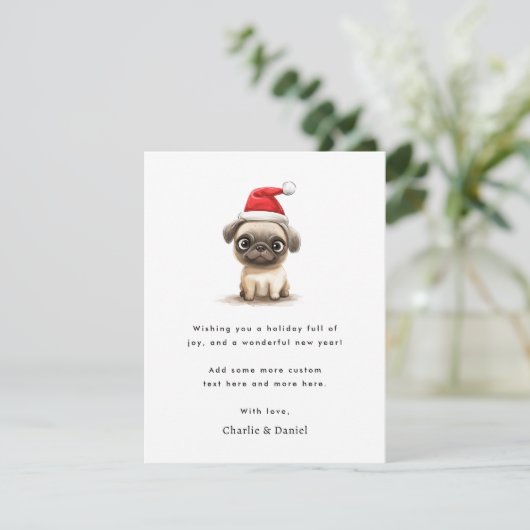 Schattigee mopshond in Santa hat Vrolijk Kerstfees Feestdagenkaart (Staand voorkant)
