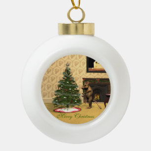 Schattigee muis die een kerstboom versiert keramische bal ornament