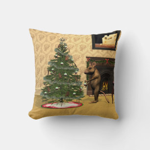 Schattigee muis die een kerstboom versiert kussen