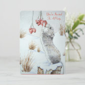 Schattigee muis en rode bessen sneeuwscène kerst kaart (Staand voorkant)