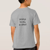 Schattigee muisjongen op weg naar school, aangepas t-shirt (Achterkant)