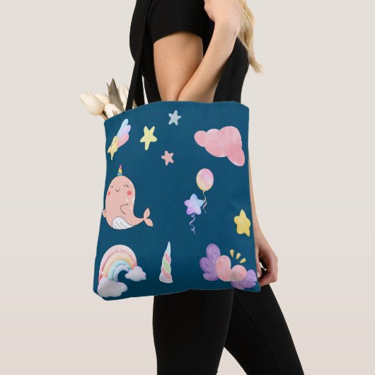 Schattigee Narwhal Fish Eenhoorn Regenboog zee Ver Tote Bag (Dichtbij)