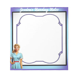 Schattigee nostalgische verpleegster pinup in verp notitieblok