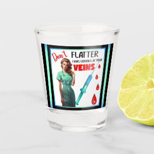 Schattigee Nostalgische Verpleegster_ Vleid jezelf Shot Glas