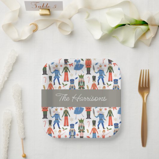 Schattigee Notenkraker Gepersonaliseerde Kerstmis Papieren Bordje (Huwelijk)