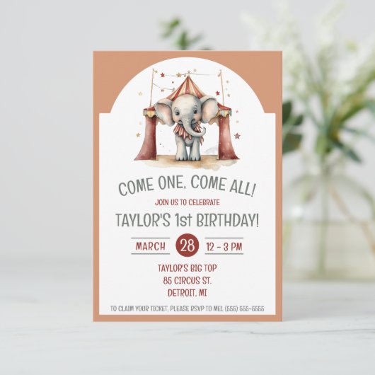 Schattigee olifant in een circustent verjaardagsfe kaart (Staand voorkant)