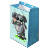 Schattigee Olifant met Flower Gift Bag - Medium Cadeauzakje (Voorkant Gekanteld)