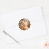 Schattigee Oranje Kitten met een Cupcake Ronde Sticker (Envelop)