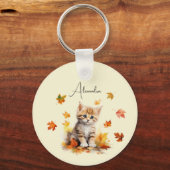 Schattigee Oranje Tabby Kitten in herfstbladeren Sleutelhanger (Voorkant)