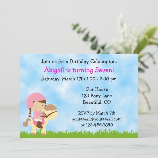 Schattigee paardenverjaardagsuitnodiging voor meis kaart (Staand voorkant)