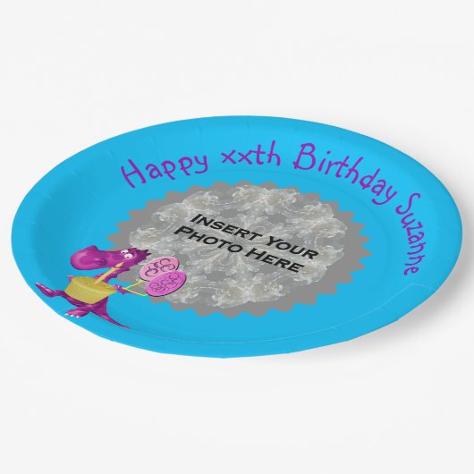 Schattigee Paarse Dinosaurus Foto Verjaardagsfeest Papieren Bordje (Gekanteld)