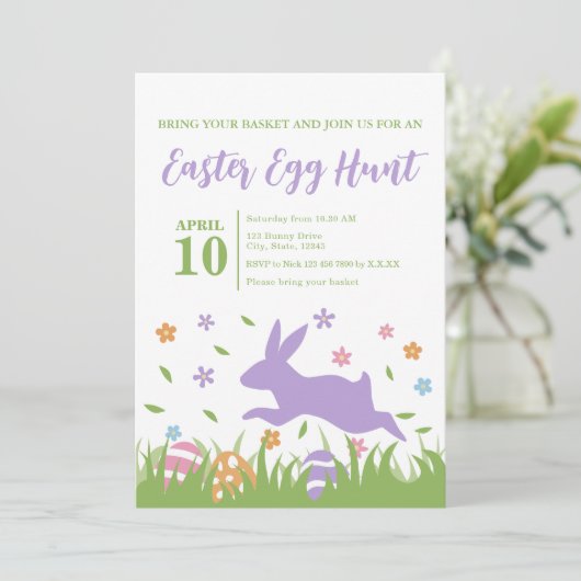 Schattigee Paarse Konijn Groene Bloemen Paaseierja Kaart (Staand voorkant)