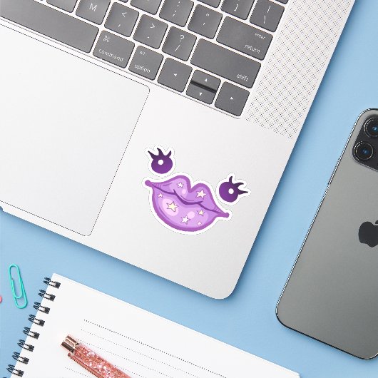 Schattigee Paarse lippen en ogen Sticker (Laptop met iPhone)