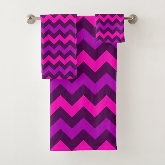 Schattigee Paarse roze Chevrons badhanddoek set Bad Handdoek (Insitu)