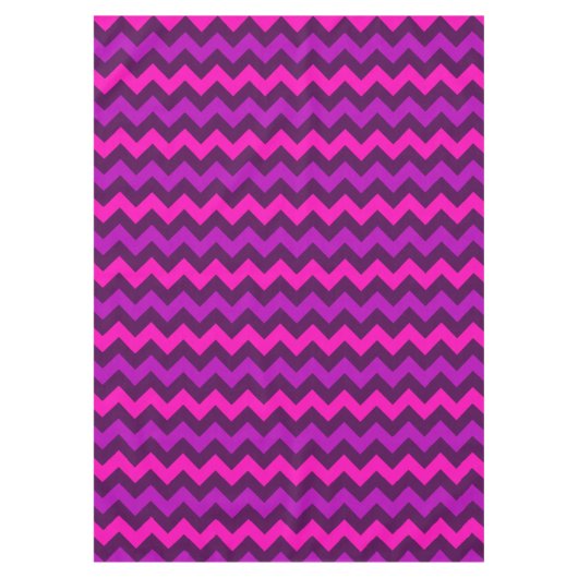 Schattigee Paarse roze Chevrons Medium Tafelkleed (Voorkant)