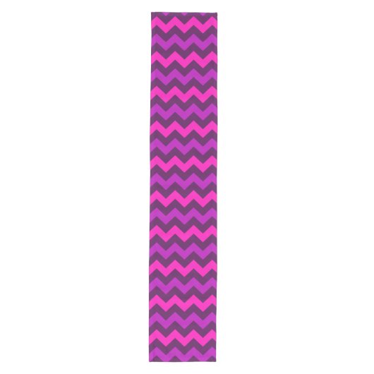 Schattigee Paarse Roze Chevrons Medium Tafelloper (Voorkant)