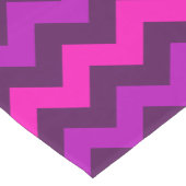 Schattigee Paarse Roze Chevrons Medium Tafelloper (Hoek)