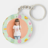 Schattigee paashaas in tuin Egg Pattern Green Sleutelhanger (Achterkant)