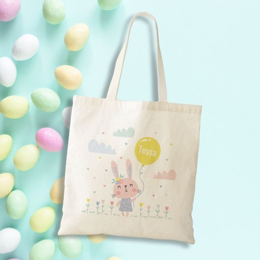 Schattigee paashaas met bloemen, wolken en ballon tote bag