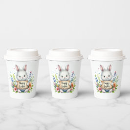 Schattigee paashaas met een paasbord papieren bekers