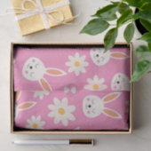 Schattigee paashaas met witte bloemen op roze tissuepapier (Geschenk)